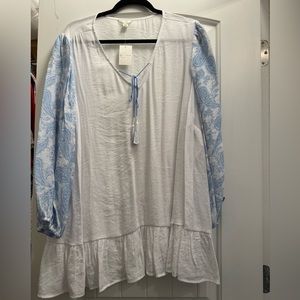 NWT beautiful Spring blouse